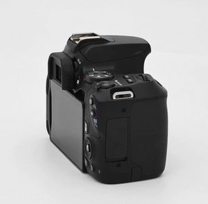 Cámara DSLR EOS 250D, Cuerpo Negro, Diseño sin Espejo, Sensor de Fotograma Completo de Grado Profesional - Product Image 4