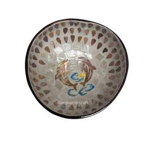 Saladiers en coquille de noix de coco naturelle en gros faits à la main au Vietnam avec des motifs de mosaïque complexes fabriqués au Vietnam - Product Image 2