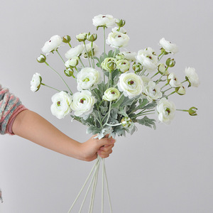 Nueva Llegada Venta Caliente <span class=keywords><strong>6</strong></span> Cabezas Seda Ranunculus Flor Flocado Tallo Artificial Luz Rosa Té Rosa - Product Image 3