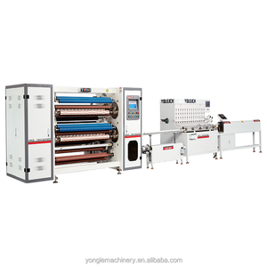 Unterbrechungsfreie automatische Bandabrollstation mit Rollenkantenabschneidung und Aufwicklung für Jumbo-Rollen von supertransparentem Präzisionsband - Product Image 1