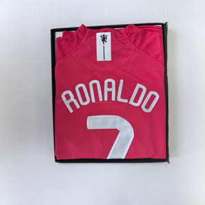 Camiseta de Fútbol Retro Personalizada Ronaldo 7, Clásica, Vintage, 100% Poliéster, Transpirable, Ligera, Manga Corta, para Colección de Aficionados - Product Image 1