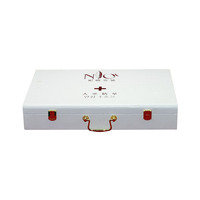 Boîte cadeau en bois massif laqué avec logo personnalisé, avec serrure et poignée en métal, emballage de valise en bois pour produits de beauté et de soins de santé
