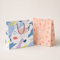 Sac de shopping en papier peint à la main, personnalisé avec logo sur mesure, de luxe et artistique, pour emballage cadeau de produits de soin de la peau, usine de production tout-en-un.