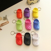Porte-clés en plastique 3D en forme de pantoufle, mini pantoufles porte-clés pour breloques Croc, cadeau pour filles et garçons, porte-clés en forme de pantoufles simulées, pendentifs