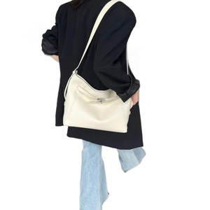 <span class=keywords><strong>Sac</strong></span> fourre-tout en <span class=keywords><strong>cuir</strong></span> pleine fleur pour femme, nouvelle collection 2025, grande capacité, fermeture magnétique, <span class=keywords><strong>sac</strong></span> à <span class=keywords><strong>bandoulière</strong></span> pour trajets quotidiens, haut de gamme texturé - Product Image 5