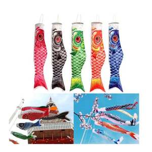 Fabricante chino de banderolas de carpa de colores vibrantes, personalizadas, con sublimación a una cara, diseño de Koi, tipo manguito de viento colgante - Product Image 2