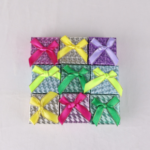 Caja <span class=keywords><strong>de</strong></span> joyería con cinta, caja <span class=keywords><strong>de</strong></span> joyería <span class=keywords><strong>de</strong></span> <span class=keywords><strong>papel</strong></span> <span class=keywords><strong>de</strong></span> decoración exquisita <span class=keywords><strong>de</strong></span> gama alta, cajas <span class=keywords><strong>de</strong></span> joyería para collares - Product Image 3