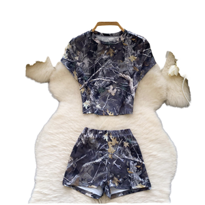 Vêtements d'été pour femmes en gros, ensemble deux pièces, haut col V et short, style streetwear décontracté - Product Image 1