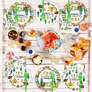 Platos de Papel Desechables OEM de 9 Pulgadas, Estilo Moderno, Venta Caliente, Decoraciones para Fiestas de Primer Cumpleaños con Temática 'Happy Camper' - Product Image 1