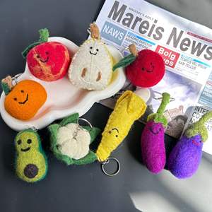 Miniature Fruits <span class=keywords><strong>Laine</strong></span> Feutre Porte-clés À La Main Fraise Cerise Banane Raisin Citron Avocat En Peluche Jouets Légumes Charmes Porte-clés - Product Image 6