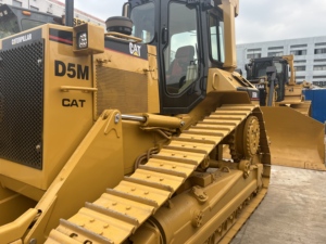 รถดันดิน Caterpillar D5M มือสอง สภาพดี โครงสร้างแข็งแรง ราคาคุ้มค่า รถดันดิน CAT มือสอง รุ่นขายดี - Product Image 1