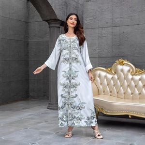 Robe Abaya élégante et modeste en polyester imprimé pour femmes musulmanes, motif floral d'inspiration vintage, pour mariage, automne, <span class=keywords><strong>printemps</strong></span>, été - Product Image 4