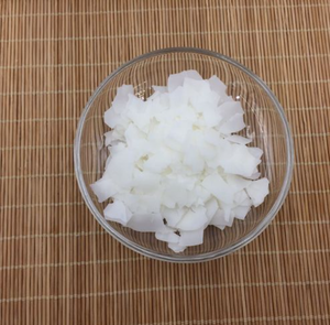 Méthosulfate de Béhentrimonium (BTMS) à 50 % de pureté, en flocons blancs, matière première cosmétique pour le soin des cheveux - Product Image 2