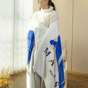 Mantas de Franela de Poliéster Suaves y Cálidas Personalizadas al por Mayor para Uso en el Hogar y Viajes en Invierno - Product Image 1