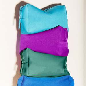Pochette de rangement cosmétique pliable et réutilisable pour femme avec logo TPU, fermeture éclair, colorée, en polyester et néoprène écologique, sac de maquillage de voyage - Product Image 3