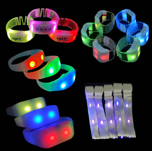 Pulseras LED <span class=keywords><strong>de</strong></span> Silicona con Control Remoto Inalámbrico <span class=keywords><strong>de</strong></span> 15 Colores Luminosos para Conciertos, Venta al por Mayor <span class=keywords><strong>de</strong></span> Fábrica - Product Image 6