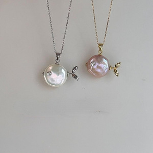 Collar con Colgante <span class=keywords><strong>de</strong></span> Pez <span class=keywords><strong>de</strong></span> Cabeza Grande con Perla Natural <span class=keywords><strong>de</strong></span> Cobre, Estilo Little Witch <span class=keywords><strong>de</strong></span> Moyamiya Ocean World, Joyería para Mujer - Product Image 2