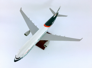 Modèle d'avion en résine moulé sous pression Cathay Pacific <span class=keywords><strong>Airbus</strong></span> A330 à l'échelle 1/176 de 40 cm avec ailes fixes et support d'exposition - Product Image 6