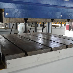 Presse hydraulique à quatre colonnes de 200 tonnes pour le pressage à chaud de PRFV/CFRP, presse pour fibre de verre et fibre de carbone - Product Image 5