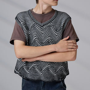 Chaleco de Golf Personalizado ODM 100% Algodón con Jacquard Ondulado, Cuello en V, Sin Mangas, Holgado, para Hombres y Niños - Product Image 5