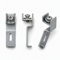 Support de fixation robuste en acier au carbone zingué avec fente rectangulaire et languette pour montage sur châssis de machine industrielle