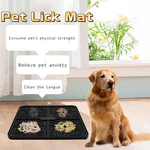 Pola Natal bentuk persegi Lick Pad bantuan kecemasan hewan peliharaan tahan lama pengumpan lambat mangkuk silikon anjing Lick Mat dengan cangkir hisap - Product Image 3