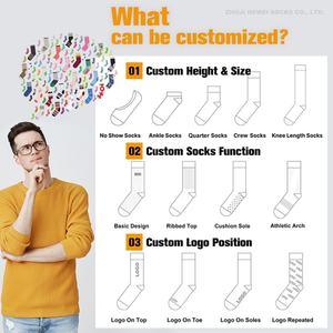 Chaussettes de sport de compression en coton noir, blanc et gris de haute qualité, personnalisées, pour hommes et femmes, courtes, pour la course à pied, la gym et les activités sportives. - Product Image 3