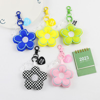 Porte-clés fleur mignon pour femmes porte-clés fleur en peluche accessoires pour clés de voiture sacs à dos pendentif à breloque filles cadeau pour les amis