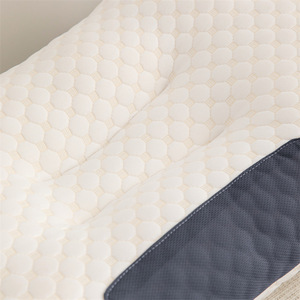 Almohada Cervical Ortopédica Moderna 3D SPA, Ergonómica, Transpirable, con Diseño de Ondas y Patrón de Lunares, de Fibra de Poliéster, para Dormir - Product Image 4