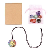 Lot de Colliers Pendentifs en Résine avec Pierres de Guérison 7 Chakras, Cristaux Naturels et Éclats d'Orgonite – Vente en Gros
