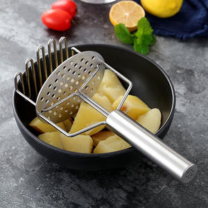 Accessoires <span class=keywords><strong>de</strong></span> <span class=keywords><strong>cuisine</strong></span> populaires presse-purée en acier inoxydable à double <span class=keywords><strong>action</strong></span> avec disque <span class=keywords><strong>de</strong></span> presse-purée intégré pour restaurant à domicile - Product Image 2