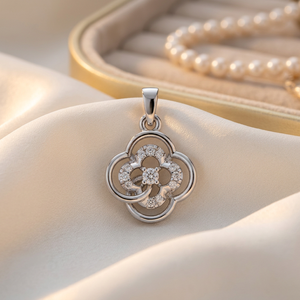 Collier pendentif motif fleur trèfle à quatre feuilles, pierres taillées, argent plaqué or, design unique, moissanite étincelante, luxe, mariage - Product Image 1