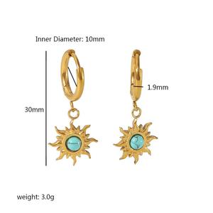 Boucles d'oreilles créoles Sunburst en acier inoxydable plaqué or 18 carats avec pierres naturelles serties clos pour femme, usage quotidien - Product Image 3