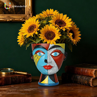 Großhandel Handbemalte Picasso Abstrakte Gesichts-Harzvase Menschlicher Kopf Skulptur Pflanzgefäß Desktop-Ornament Tisch-Blumendekoration