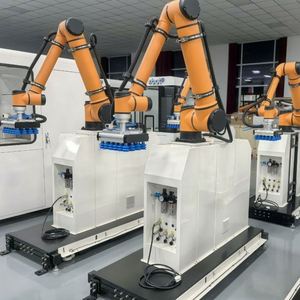 Bras de robot collaboratif ONA AUBO I5 pour l'automatisation en laboratoire - Pince humanoïde de qualité industrielle avec préhension flexible - Product Image 4