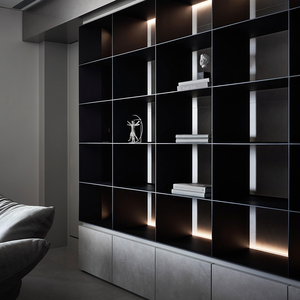 Estantería de pared moderna de aluminio con iluminación LED <span class=keywords><strong>blanca</strong></span> de doble cara, organizador de juguetes con bandejas y estantes escalonados para ahorrar espacio <span class=keywords><strong>en</strong></span> bibliotecas. - Product Image 2