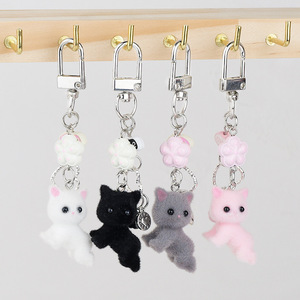 卸売のかわいい柔らかい多色子猫ぬいぐるみキーホルダー、フラワーベルモデル、目を引く普段使いにぴったりなアクセサリー - Product Image 3