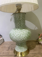 Nouvelle lampe de table en porcelaine chinoise avec base de vase en céramique en forme de fleur blanche verte pour la décoration intérieure pour le salon ou le chevet