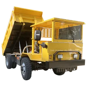 Homme conduisant un camion benne diesel Dumper minier 4x4 6 tonnes diesel/5 tonnes 4x4 camion/mini camion diesel 4x4