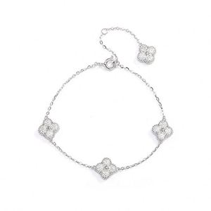 Pulsera de Plata de Ley S925 con Trébol de Cuatro Hojas y Moissanita - Product Image 1