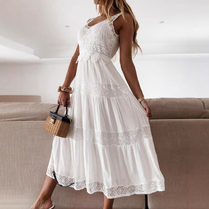 Robe longue blanche en dentelle à col halter, taille haute, superposée, pour la plage ou comme cache-maillot d'été - Product Image 2