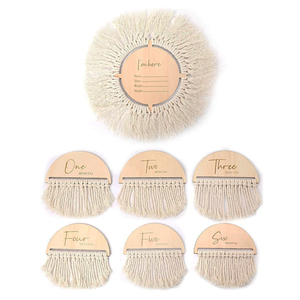 Disques d'<span class=keywords><strong>annonce</strong></span> en bois de macramé faits à la main cartes de signe personnalisées «Hello World» cadeau de douche de bébé nouveau-né avec gravure - Product Image 1