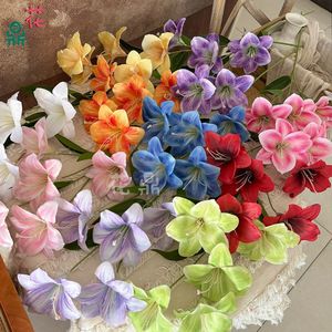 Fleur artificielle en soie Hua Ding, lys à cinq têtes, décoration de mariage et de maison, style romantique et rêveur - Product Image 1