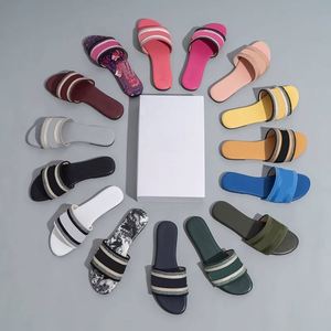 Sandales et pantoufles de créateur en gros avec broderie, sandales plates de luxe pour la plage, pantoufles de créateur de luxe pour femmes - Product Image 1