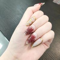 24 stuks Nude & Wijnrood Verloop Gouden Folie Amandelvormige ABS Decoratie Aanbrengbare Kunstnagels Herbruikbare DIY Manicure Tips