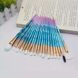 Ensemble <span class=keywords><strong>de</strong></span> 20 <span class=keywords><strong>pinceaux</strong></span> <span class=keywords><strong>de</strong></span> <span class=keywords><strong>maquillage</strong></span> pour le visage en diamant, fibres synthétiques, manches en plastique, pour l'application <span class=keywords><strong>de</strong></span> poudre, d'ombres à paupières <span class=keywords><strong>et</strong></span> <span class=keywords><strong>de</strong></span> rouge à lèvres - Product Image 6