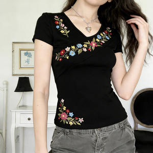 Camiseta de Verano para Mujer, Estilo Gótico, con Bordado Floral Asimétrico, Manga Corta, Cuello en V, Casual, de Alta Calidad, Nueva Llegada - Product Image 4