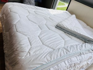 Nouvelle conception <span class=keywords><strong>Couette</strong></span> toutes saisons en microfibre douce et respirante avec languettes aux coins, taille personnalisée, alternative au duvet - Product Image 5
