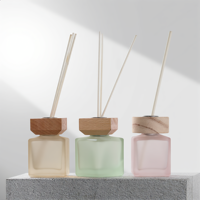 Bouteille diffuseur à roseaux en verre rose mat carré avec couvercle en bois biseauté, logo personnalisé, conteneur d'arôme vide, vente en gros OEM en vrac