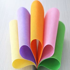 Tessuto per la casa eco-friendly PP tessuto Non tessuto colorato rotoli di tessuto Non tessuto per la fabbricazione di borse o scarpe altri imballaggi tessili - Product Image 5